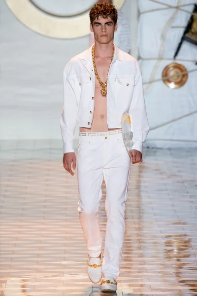 Look 13